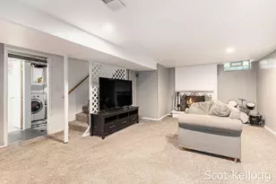 1426 Lewison Ave NE, Grand Rapids, MI 49505 - Photo 19