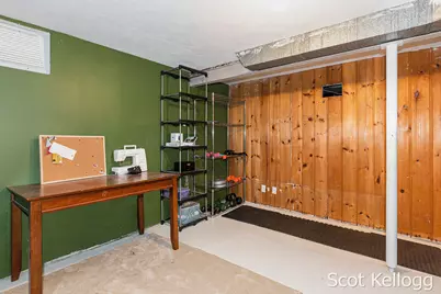 1426 Lewison Avenue NE, Grand Rapids, MI 49505 - Photo 23