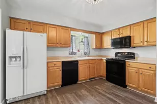 1967 Westbrook Dr, Jackson, MI 49201 - Photo 3