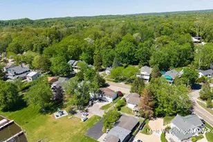 722 Lake St, Saugatuck, MI 49453 - Photo 15