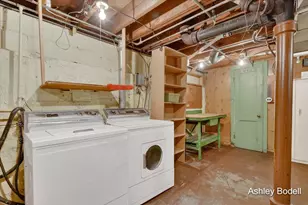 2129 Emerald Ave NE, Grand Rapids, MI 49505 - Photo 31