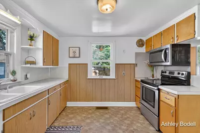 2129 Emerald Avenue NE, Grand Rapids, MI 49505 - Photo 15