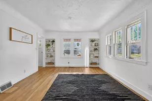 2129 Emerald Ave NE, Grand Rapids, MI 49505 - Photo 9
