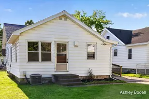 2129 Emerald Ave NE, Grand Rapids, MI 49505 - Photo 39