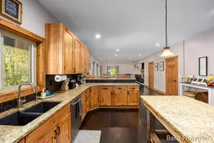 197 Leonard St NW, Grand Rapids, MI 49534 - Photo 9