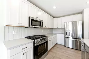 914 Indiana Ave, South Haven, MI 49090 - Photo 3