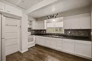 160 Goguac St W, Battle Creek, MI 49015 - Photo 5