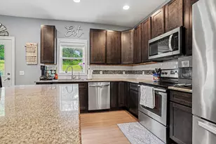 31800 Pine Ridge Cir, Lawton, MI 49065 - Photo 9
