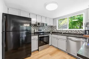 245 Ballantrae Ct, Kalamazoo, MI 49006 - Photo 7