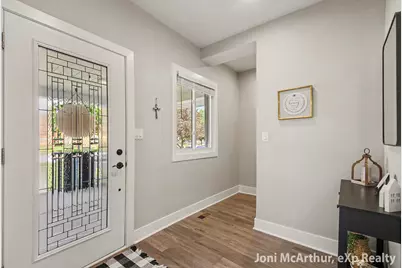 211 W Cass Street, Greenville, MI 48838 - Photo 5