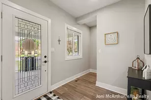 211 W Cass St, Greenville, MI 48838 - Photo 5
