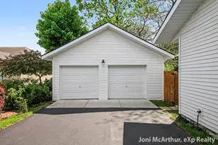 211 W Cass St, Greenville, MI 48838 - Photo 23