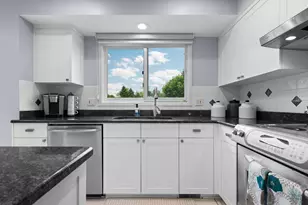 33801 York Ridge St, Farmington Hills, MI 48331 - Photo 7