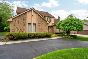 33801 York Ridge St, Farmington Hills, MI 48331 - Photo 3
