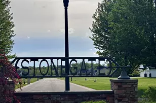 106 Stonegate Dr, Battle Creek, MI 49015 - Photo 1
