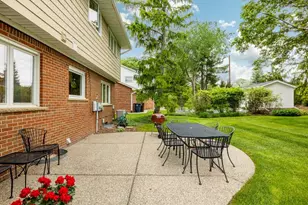 2228 Delaware Dr, Ann Arbor, MI 48103 - Photo 9