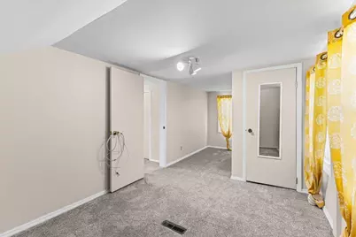1049 Collier Road, Auburn Hills, MI 48326 - Photo 17