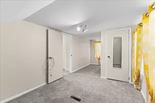 1049 Collier Rd, Auburn Hills, MI 48326 - Photo 17