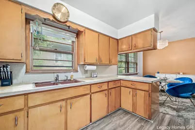 2757 Vassar Drive SE, Grand Rapids, MI 49506 - Photo 15