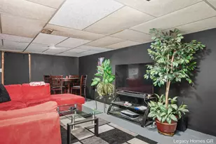 2757 Vassar Dr SE, Grand Rapids, MI 49506 - Photo 23