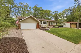 2433 Glen Valley Dr NW, Grand Rapids, MI 49544 - Photo 3