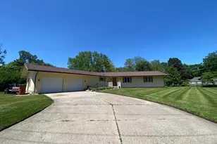 555 Foreman St SE, Lowell, MI 49331 - Photo 3