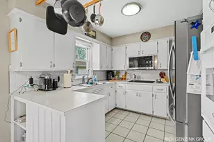 3421 Senora Ave SE, Grand Rapids, MI 49508 - Photo 9