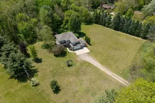 1042 Hunter Ridge, Battle Creek, MI 49017 - Photo 3