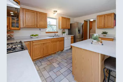 1042 Hunter Ridge, Battle Creek, MI 49017 - Photo 11