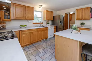 1042 Hunter Ridge, Battle Creek, MI 49017 - Photo 11