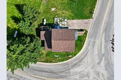 1387 E Riverside Drive, Ionia, MI 48846 - Photo 9