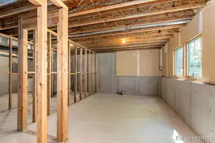 2009 Bryceway Ct NE, Grand Rapids, MI 49505 - Photo 15
