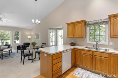2009 Bryceway Court NE, Grand Rapids, MI 49505 - Photo 9