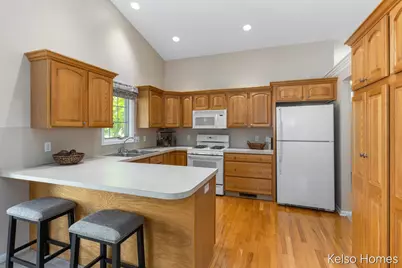 2009 Bryceway Court NE, Grand Rapids, MI 49505 - Photo 7