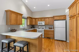 2009 Bryceway Ct NE, Grand Rapids, MI 49505 - Photo 7