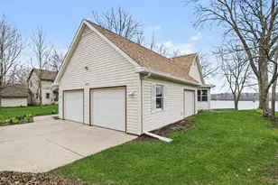 9895 Lakeview Dr, Berrien Springs, MI 49103 - Photo 13