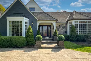267 Woodberry Dr, Bloomfield Hills, MI 48304 - Photo 3