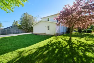 513 Oak St, Manistee, MI 49660 - Photo 9