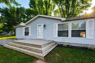 54598 Park Ln, Eau Claire, MI 49111 - Photo 3
