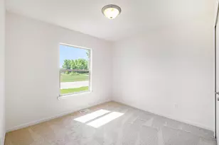 5391 Swan Dr, Burton, MI 48509 - Photo 13