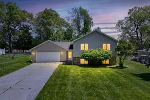 475 Greenbriar Pl, Jonesville, MI 49250 - Photo 3