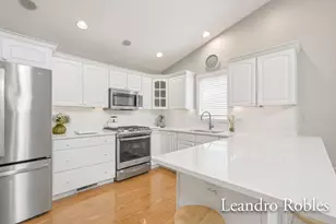 2027 Krislin Dr NE, Grand Rapids, MI 49505 - Photo 9