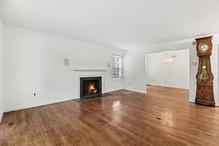 7 Barbour Ln, Bloomfield Hills, MI 48304 - Photo 3