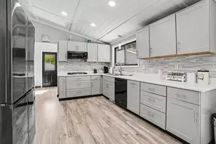 906 Mitchell St, Ludington, MI 49431 - Photo 11
