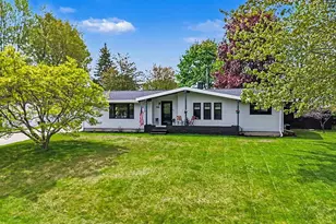 906 Mitchell St, Ludington, MI 49431 - Photo 3