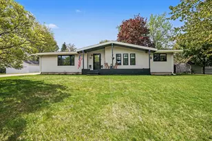 906 Mitchell St, Ludington, MI 49431 - Photo 1