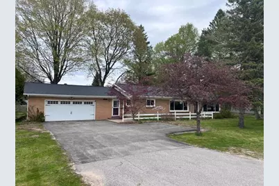 1056 E Parkdale Avenue, Manistee, MI 49660 - Photo 3