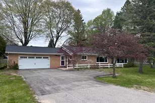 1056 E Parkdale Ave, Manistee, MI 49660 - Photo 3