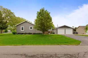 2366 W Glenlord Rd, Stevensville, MI 49127 - Photo 3