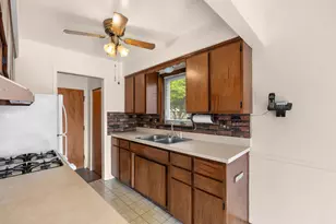 3233 Grange Rd, Trenton, MI 48183 - Photo 9